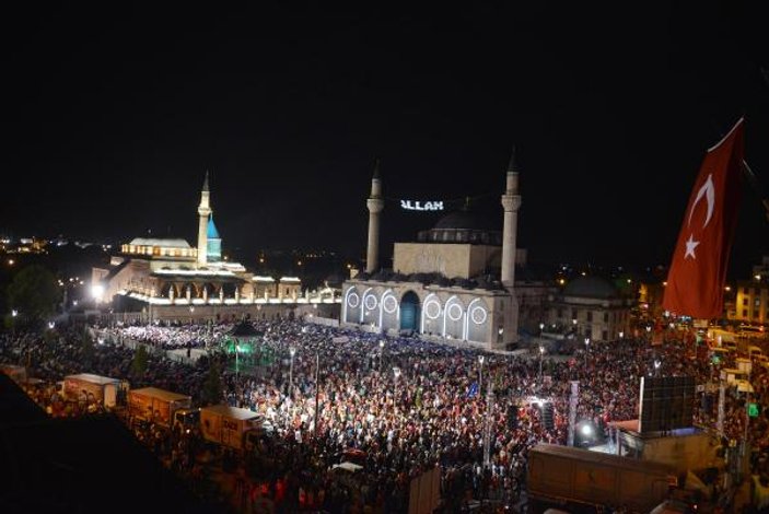 Konya'da demokrasi nöbeti devam ediyor