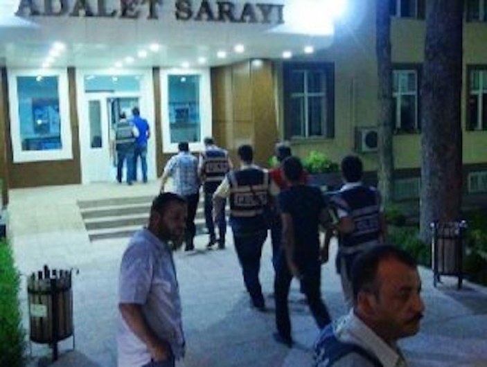 Bitlis'te 4 polis tutuklandı