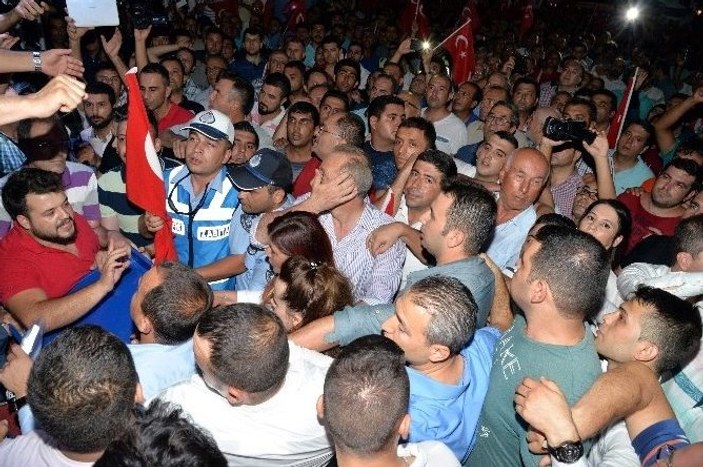 Aydın'daki demokrasi nöbetinde CHP'li başkana tepki