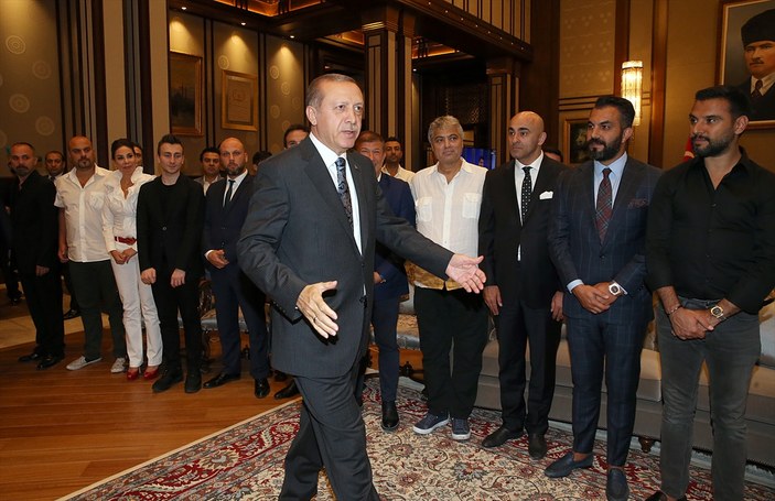 Erdoğan ünlü isimleri Külliye'de kabul etti