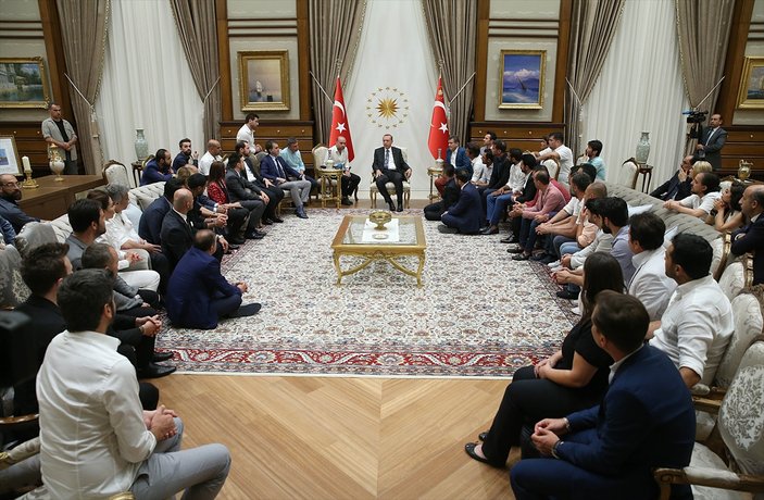 Erdoğan ünlü isimleri Külliye'de kabul etti