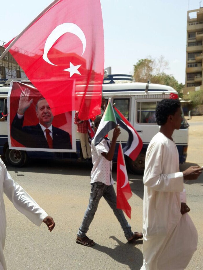 Sudan'da Türkiye'ye destek yürüyüşü