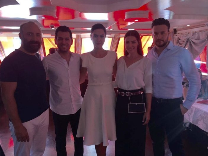 Halit Ergenç ve Bergüzar Korel Yenikapı mitinginde