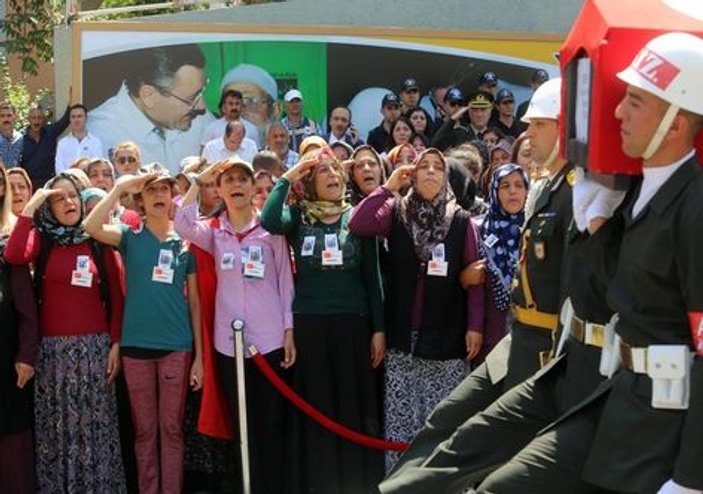 Şehit Kavcı'nın 6 kız kardeşi asker selamı verdi