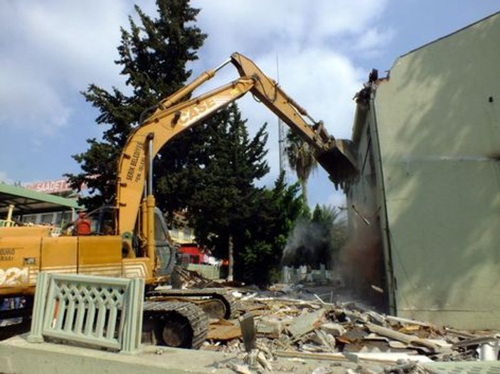 Antalya ilçe jandarma karakolu yıkıldı