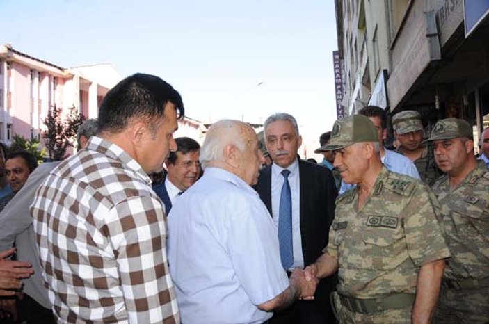 Hakkari'de Korgeneral Çetin'den esnaf ziyareti