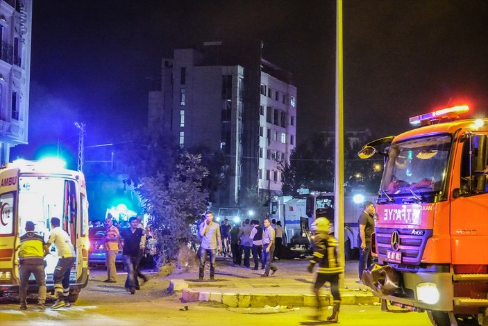 Van'da bombalı saldırı: 3 şehit 73 yaralı