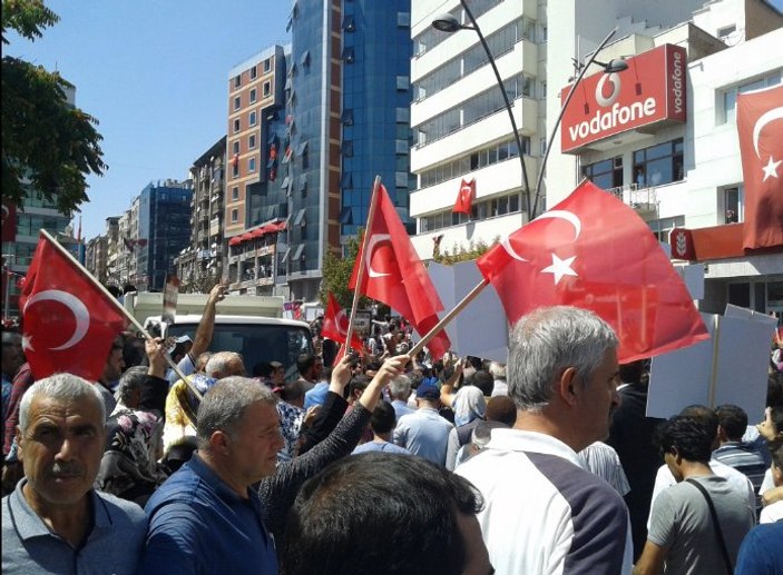 Elazığ'da teröre karşı tepki yürüyüşü