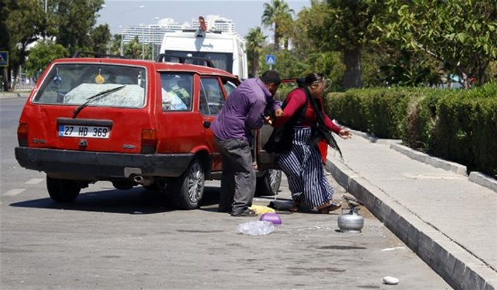 Antalya'da bir kadın yol ortasında kocasından dayak yedi