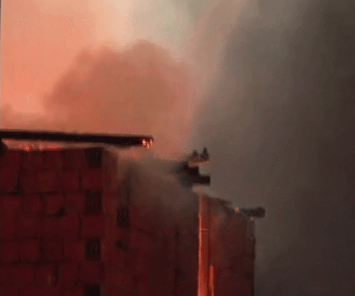 Beyoğlu'nda yangın paniğe neden oldu