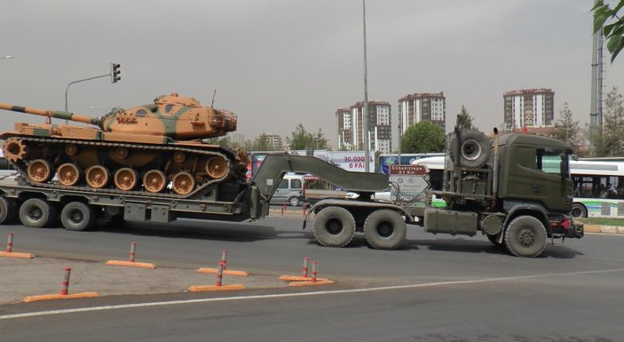 Suriye sınırına tank sevkiyatı