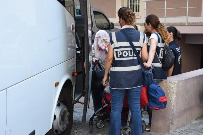 İzmir'de 12 adliye çalışanı tutuklandı