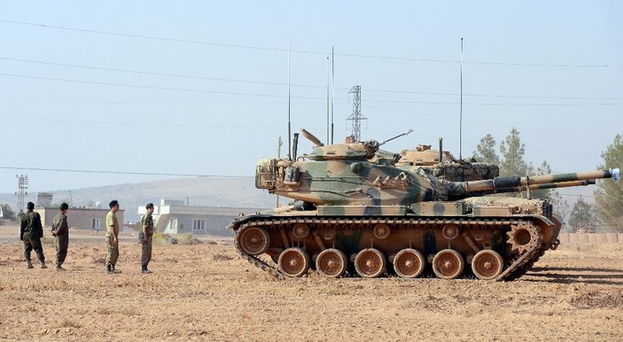 Obüs ve tanklar Suriye’ye girdi