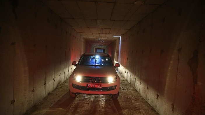 Menderes Türel yağmur suyu kanalına otomobille girdi
