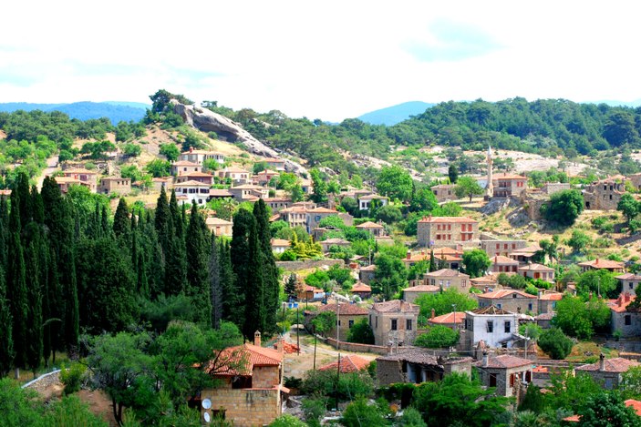 Kazdağı'nın eteklerinde emlak fiyatları el yakıyor