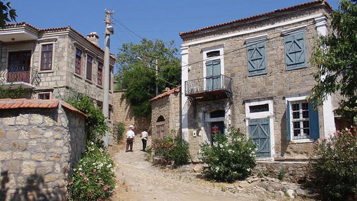 Kazdağı'nın eteklerinde emlak fiyatları el yakıyor