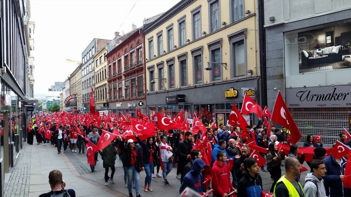 Norveç'te Türkler darbe ve teröre karşı yürüdü