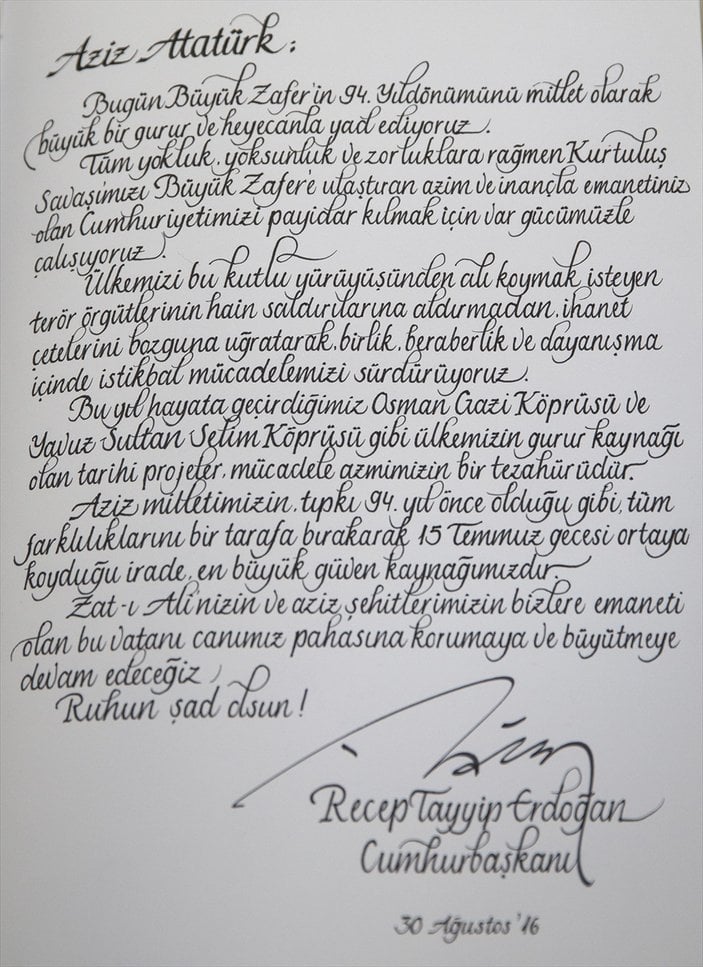 Erdoğan Anıtkabir özel defterine yazdı
