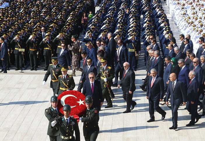 30 Ağustos törenleri Anıtkabir'i ziyaretle başladı