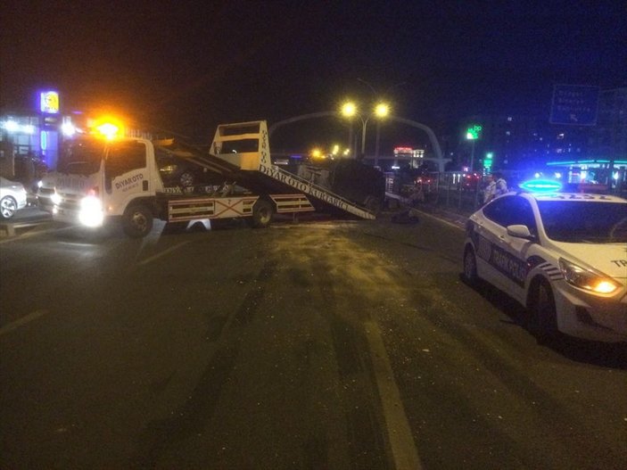Diyarbakır'da zırhlı polis aracı kaza yaptı: 1 yaralı