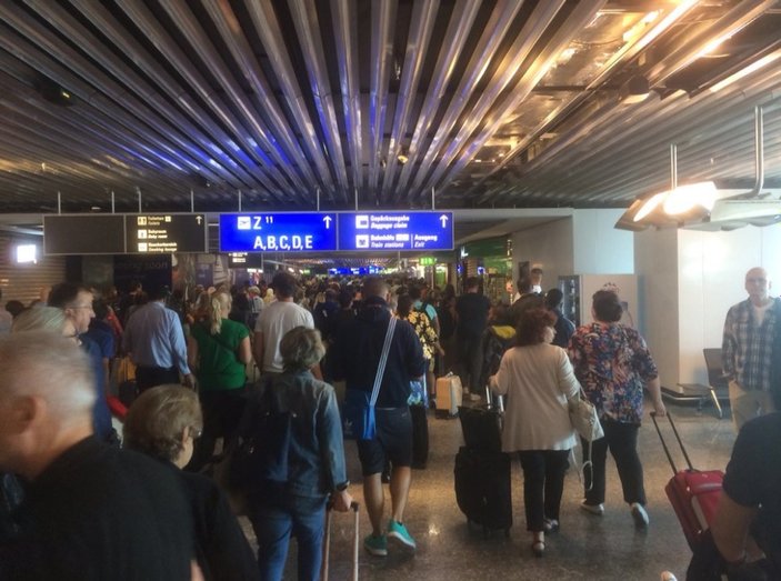 Frankfurt havalimanında terör paniği