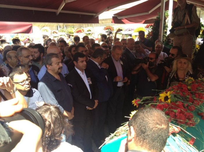 Vedat Türkali'nin cenazesinde HDP'liler ön safta