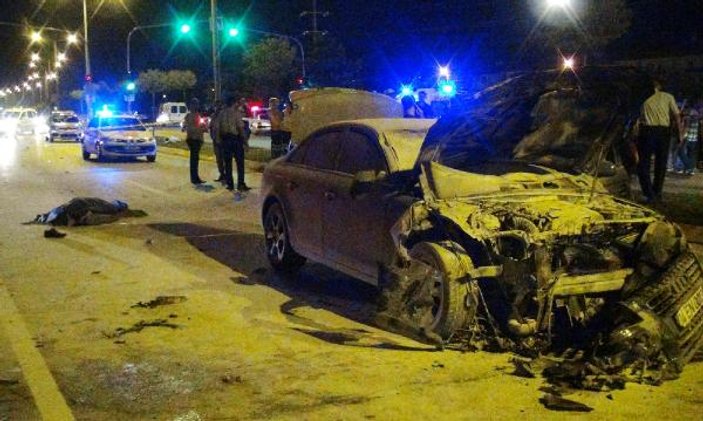 Adapazarı'nda otomobilin çarptığı motosikletli çift öldü