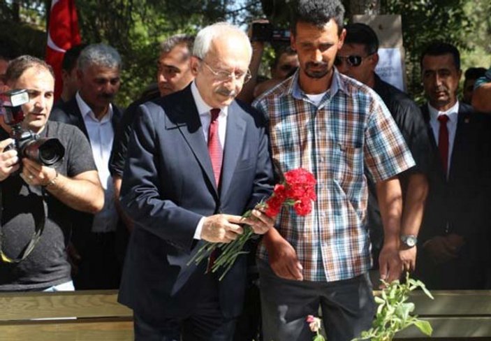 Kılıçdaroğlu Ömer Halisdemir'in mezarını ziyaret etti