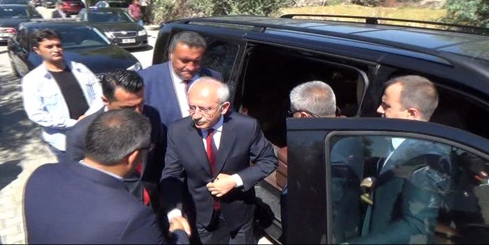 Kılıçdaroğlu Ömer Halisdemir'in mezarını ziyaret etti