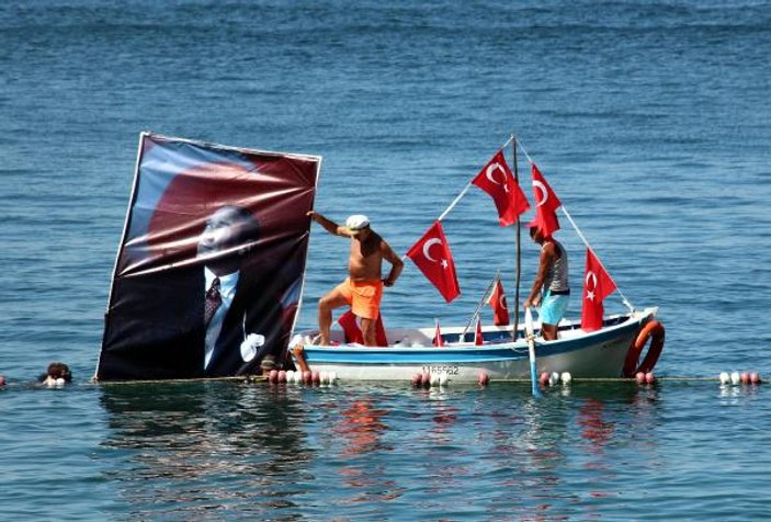 CHP'li belediyeden plajda 30 Ağustos kutlaması