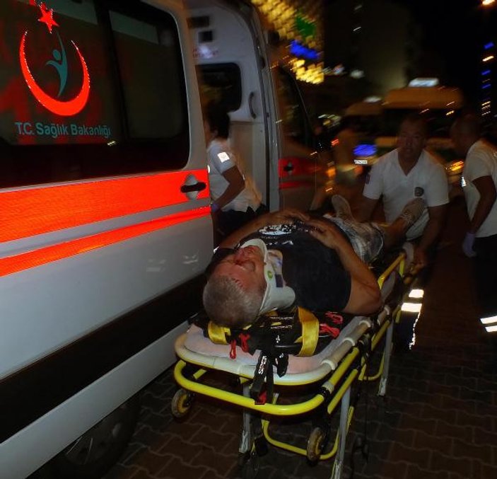 Marmaris'te yol verme kavgası: 2 kişi yaralı