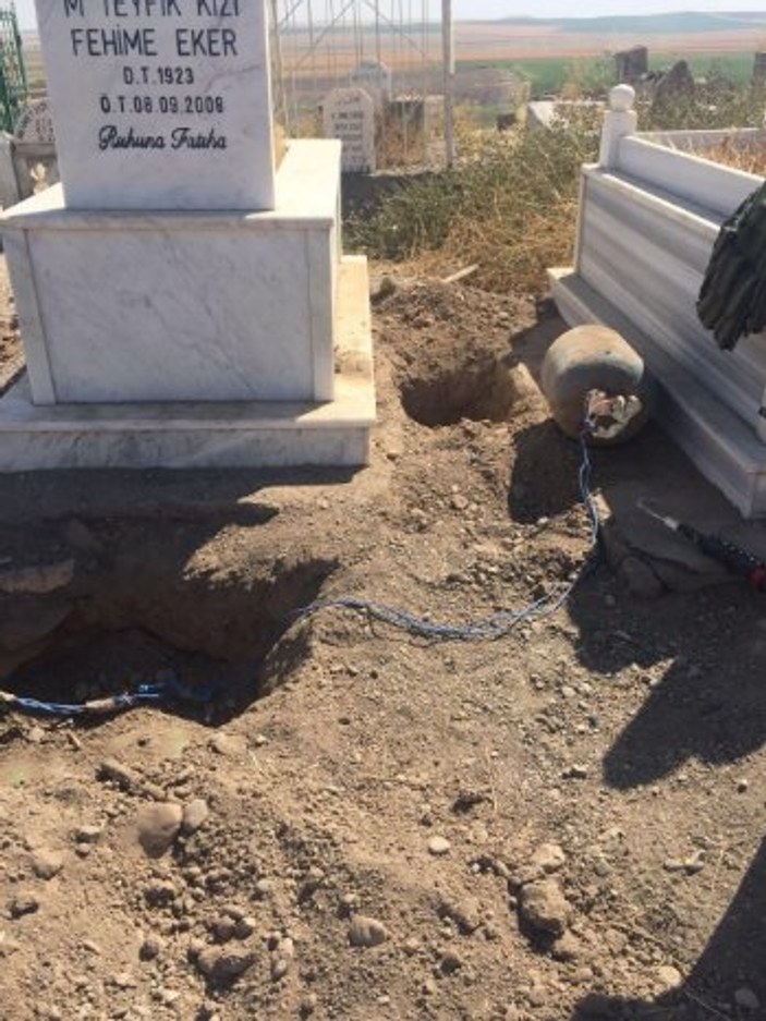 Mehdi Eker'in aile mezarlığına bomba yerleştirdiler