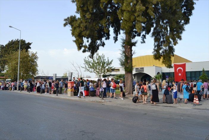 Midilli Adası'na tatilci akını başladı