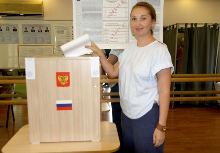 Ruslar Antalya’da oy kullanıyor