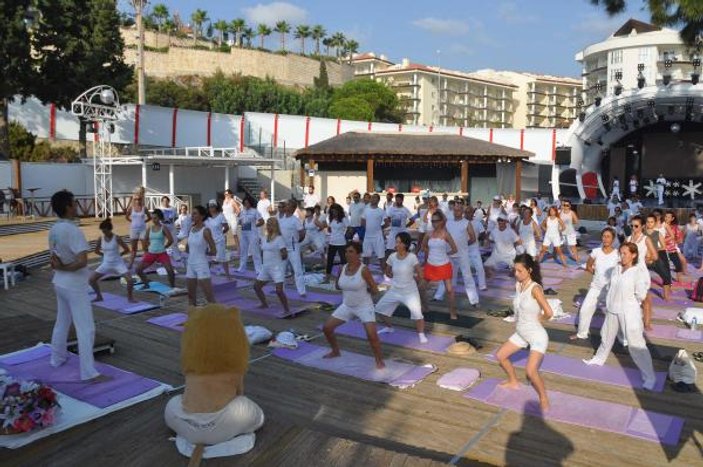 Kuşadası'nda uluslararası yoga ve dans festivali