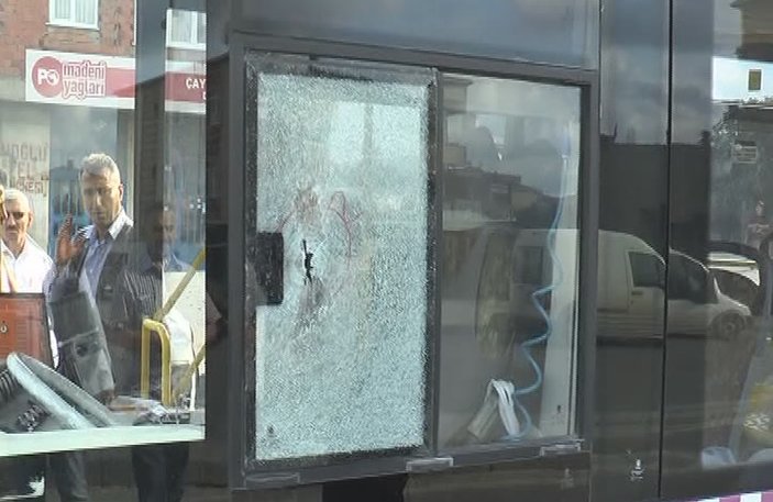 Sancaktepe'de özel halk otobüsüne silahlı saldırı