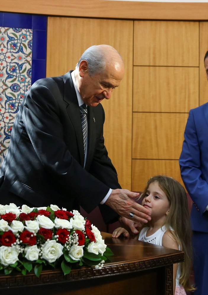 Devlet Bahçeli'ye bayram hediyesi oyuncak araba