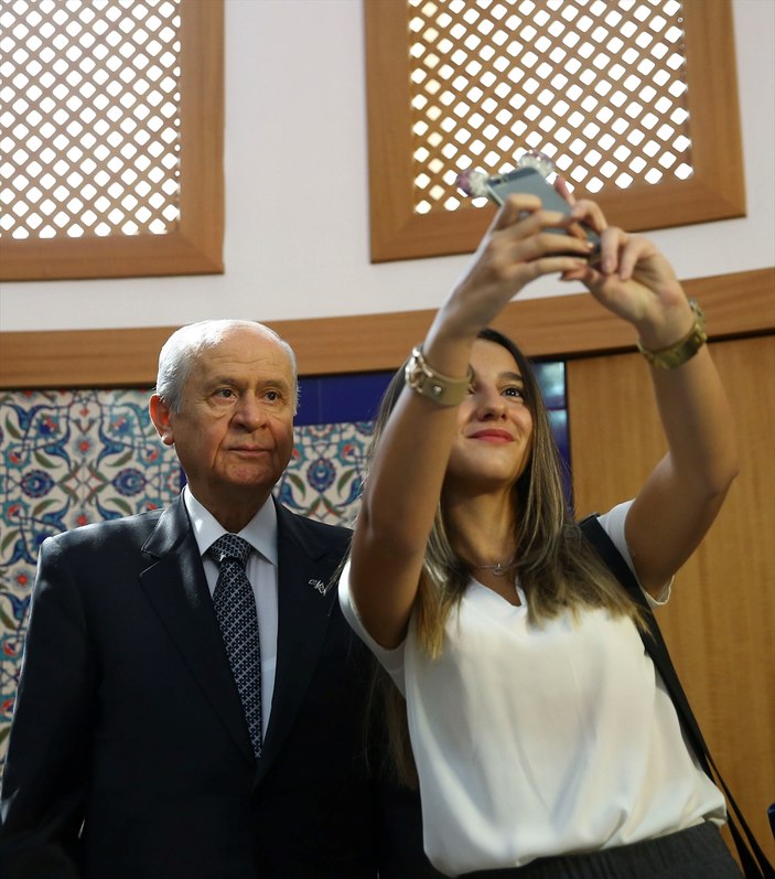 Devlet Bahçeli'ye bayram hediyesi oyuncak araba