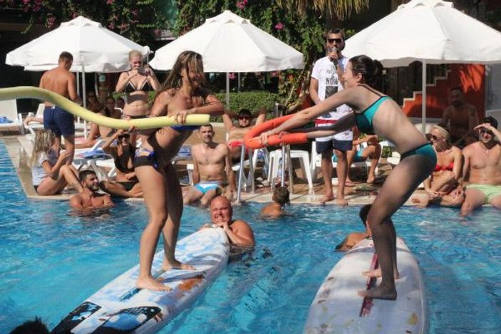 Antalya'da turistler otelleri doldurdu