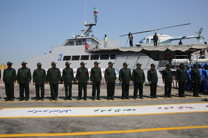 İran yüksek hızlı savaş gemisi yaptı