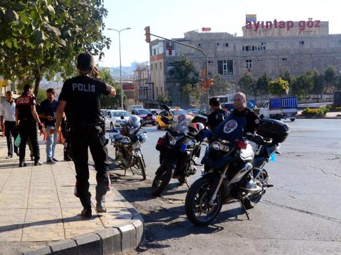 Sürücünün terk edip kaçtığı motosikletten esrar çıktı