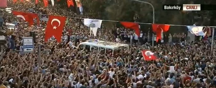 Tarık Akan'ı Bakırköy'de on binler uğurladı