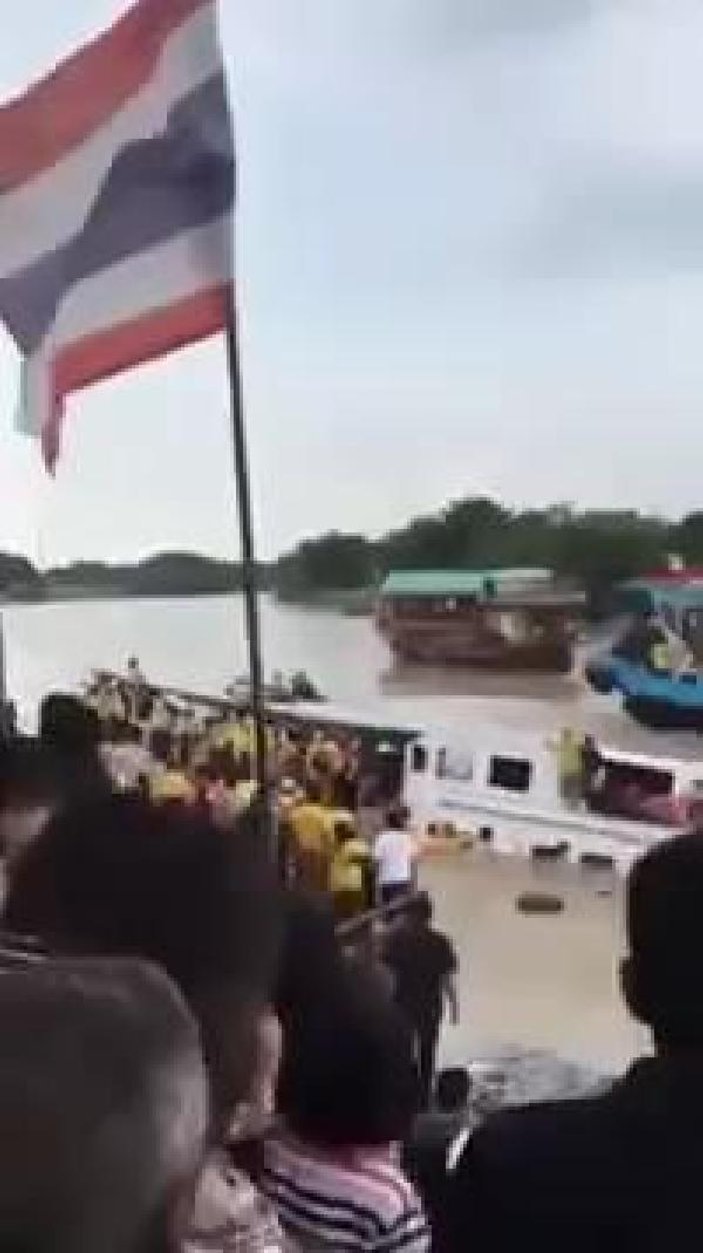 Taylandlı Müslümanları taşıyan feribot battı: 13 ölü