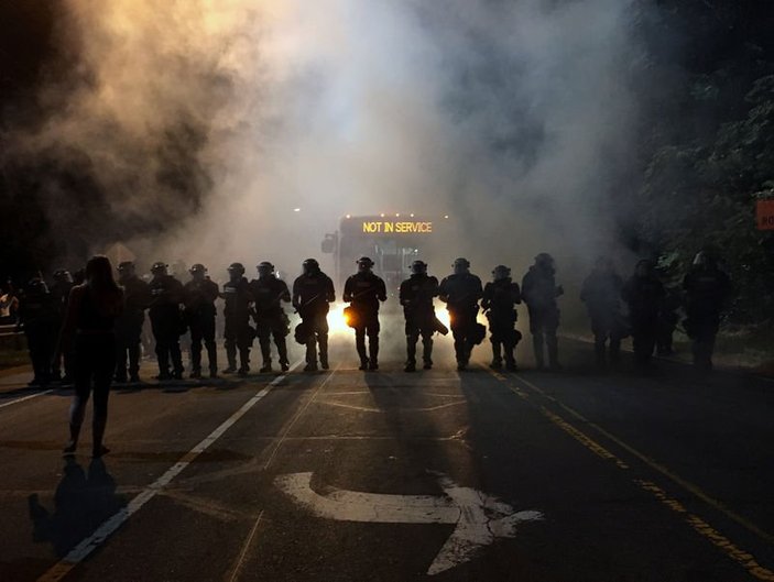 ABD'de siyahiler polise karşı protesto gösterisi yaptı
