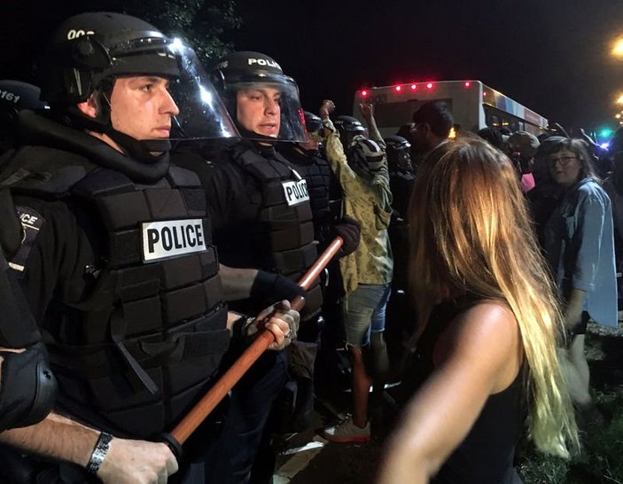 ABD'de siyahiler polise karşı protesto gösterisi yaptı