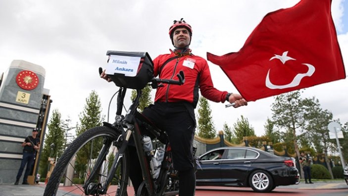 FETÖ'ye tepki için Almanya'dan Ankara'ya bisikletle geldi