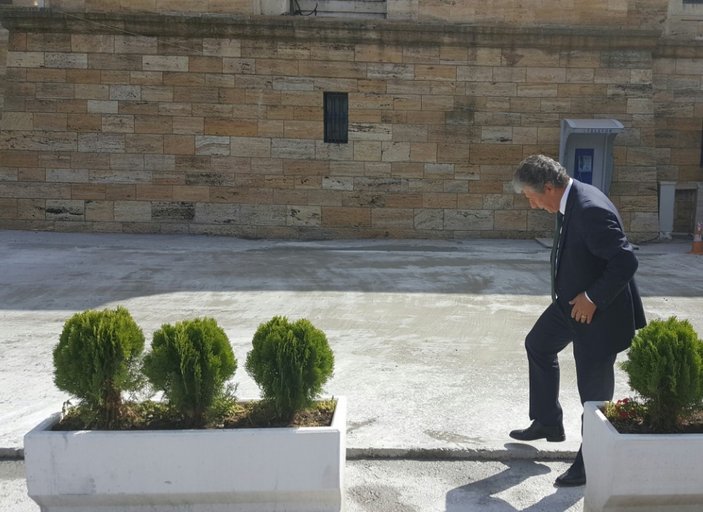CHP'li Mustafa Balbay Anıtkabir'in betonunu inceledi