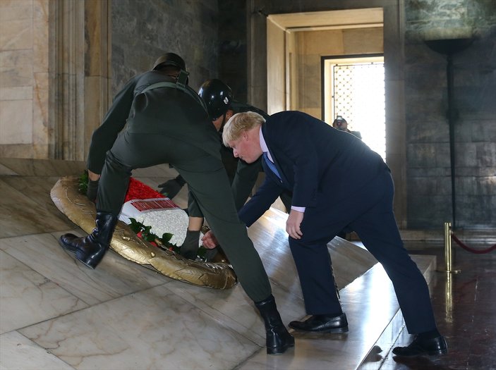 Boris Johnson Anıtkabir'i ziyaret etti