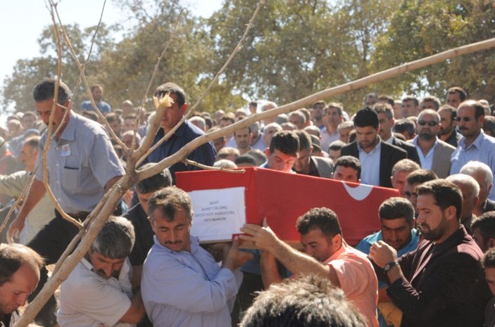 Mardin'de şehit korucu Kürtçe ağıtlarla defnedildi
