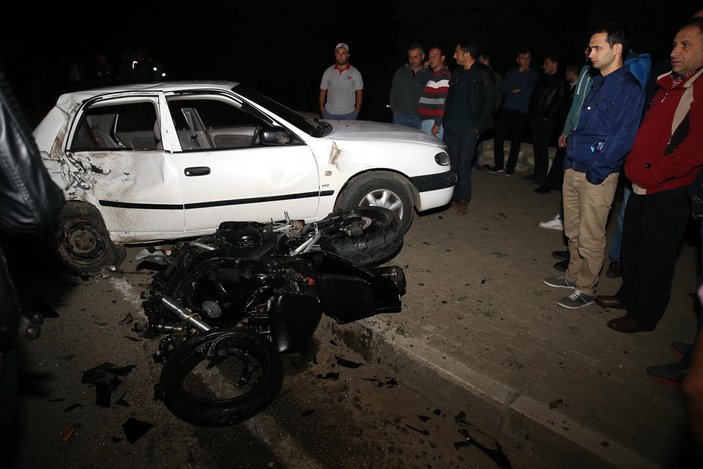 Düzce'de motosiklet otomobile çarptı: 4 yaralı